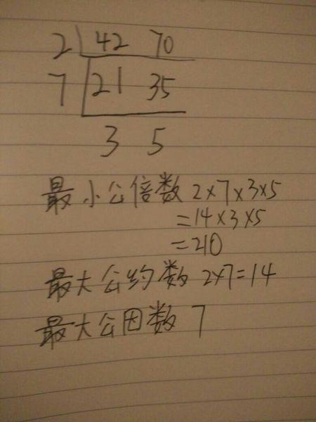 向上取整，顾名思义，就是无论小数部分是多少，都将其舍入到比它大的最小整数。3.1 向上取整后是4，而-3.1 向上取整后仍然是-3（注意，这里我们讨论的是数学上的向上取整，C语言中的ceil()函数对于负数也是向上取整的，即向远离0的方向取整）。