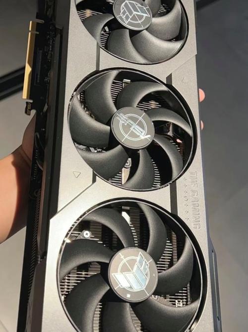 另一种观点则倾向于将GeForce 940MX与GT 730这样的桌面入门级显卡相提并论，GT 730同样是一款面向入门级市场的产品，其性能虽不及GTX系列的高端型号，但足以应对日常办公、视频播放以及轻度游戏等需求，GeForce 940MX在移动平台上展现出的性能，与GT 730在桌面端的表现相当接近，进一步证明了其作为入门级显卡的实用性。