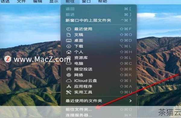 我们要找到 mac 电脑上的拍照应用程序，在大多数情况下，它位于“应用程序”文件夹中，名为“Photo Booth”，点击打开这个应用程序后，我们就可以看到一个简洁的界面，上面有实时的摄像头画面。