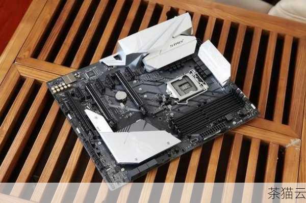 再来说说华硕的 Z370 主板，华硕作为主板行业的巨头，其品质和技术实力毋庸置疑，华硕 Z370 主板在做工上往往非常精细，采用高品质的电子元件，保证了主板的耐用性和稳定性，在散热设计方面，华硕也下足了功夫，有效地降低了主板在高负荷运行时的温度，从而提升了整体性能和稳定性，华硕在主板的特色功能上也有不少亮点，例如其独有的软件工具，能够方便用户对硬件进行监控和管理。