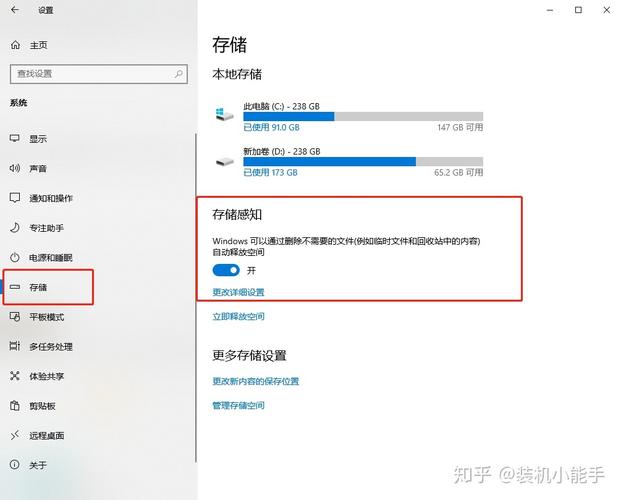 答：您可以按照以下步骤进行操作：打开“设置”>“系统”>“存储”>“高级存储设置”>“传递优化”，然后点击“删除已下载的传递优化文件”。